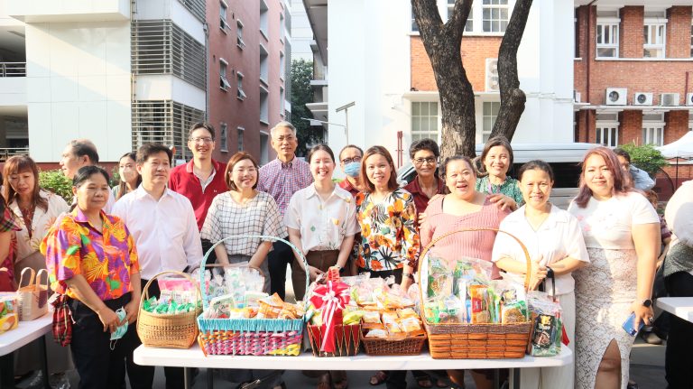 ภาควิชาวิศวกรรมเครื่องกล ร่วมทำบุญตักบาตรกับทางคณะฯ และรดน้ำขอพรอาจารย์อาวุโส